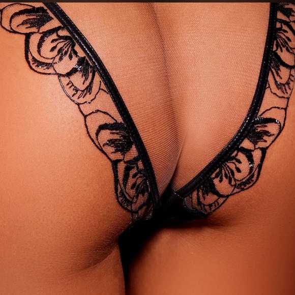 SERAPHINA
BLACK BABYDOLL LINGERIE SET - Picture 12 of 17